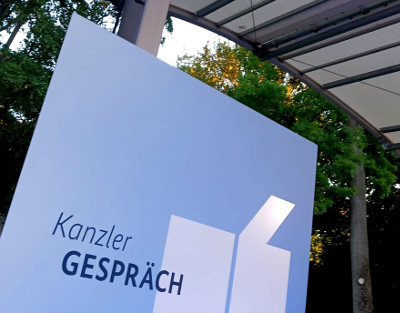 artikel/Kolleginnengespraech Kanzler_400.jpeg