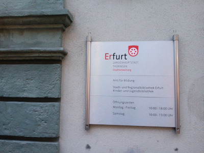 artikel/Schild Bibliothek.jpg